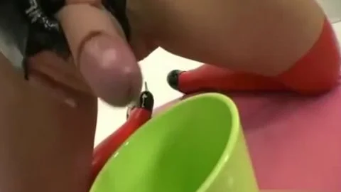 Trans Dotato Incula Maschio. sperm fellatio.