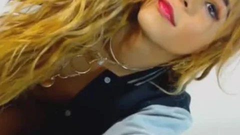 juicy t-girl Inserts A dildo On Her gorgeous wazoo