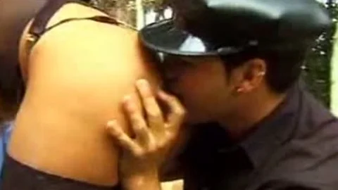 Aline bang Cops