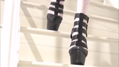 Gurl With tiny marangos banged