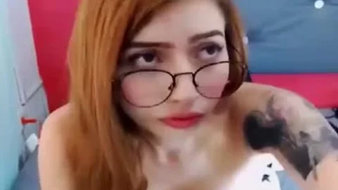 shelady Plays With vibrator In Her arse