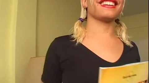 Shaky Mignonne Argentine Avec Une Jupe Rose