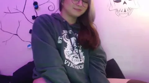 chubby T-beauty With Glasses